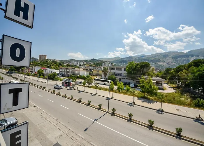 Geraldo 公寓 Gjirokastër